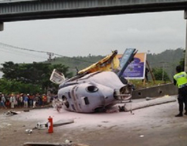 Helicopter crash in Indonesia kills one, injures nine others hinh anh 1