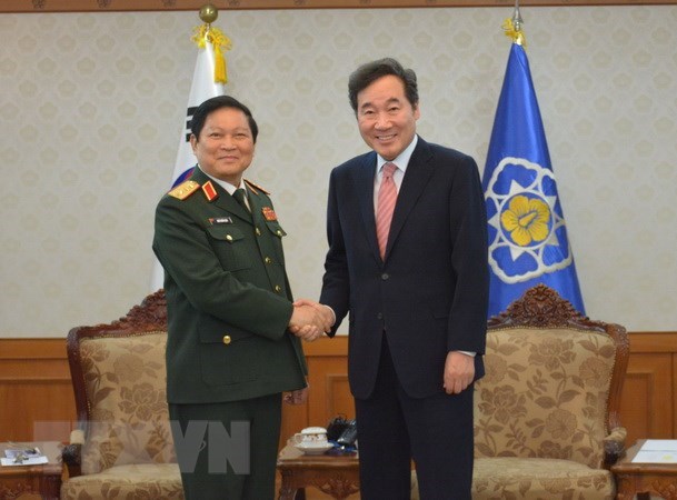 Vietnam, RoK sign joint vision statement on defence cooperation hinh anh 1
