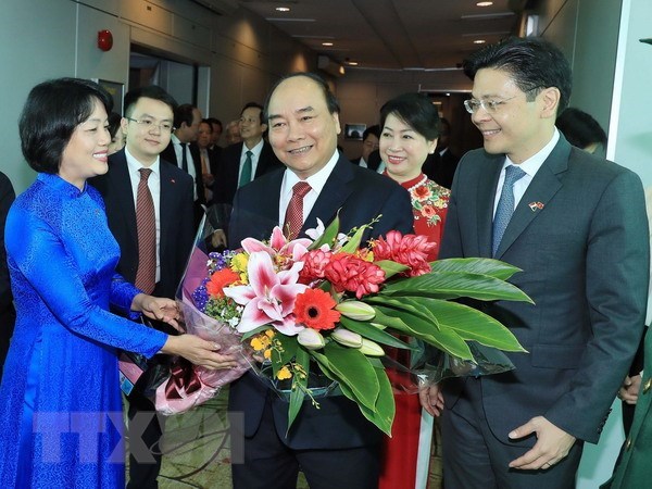 Prime Minister begins official visit to Singapore hinh anh 1