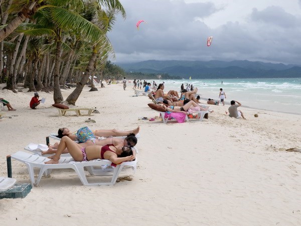 Philippines temporarily closes tourist destination Boracay hinh anh 1