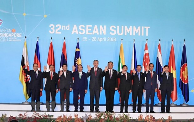 32nd ASEAN Summit opens in Singapore hinh anh 1
