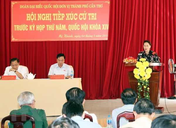 Top legislator clears up concerns of voters in Can Tho hinh anh 1