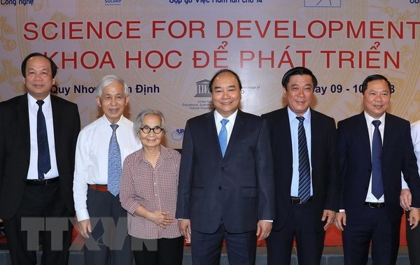 PM visits int’l science and education centre in Binh Dinh hinh anh 1