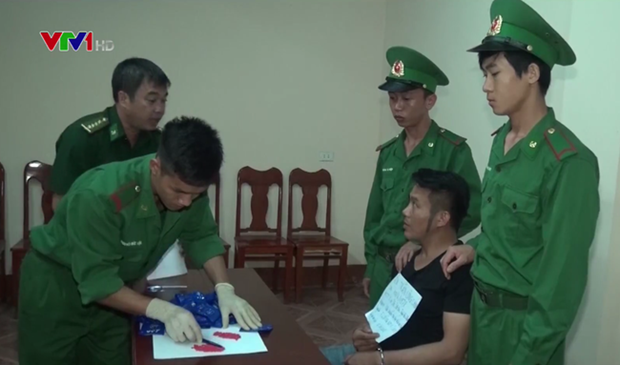 Quang Tri border force seizes 7,400 meth pills trafficked from Laos hinh anh 1