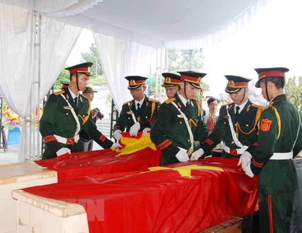 Quang Tri reburies martyrs’ remains repatriated from Laos hinh anh 1
