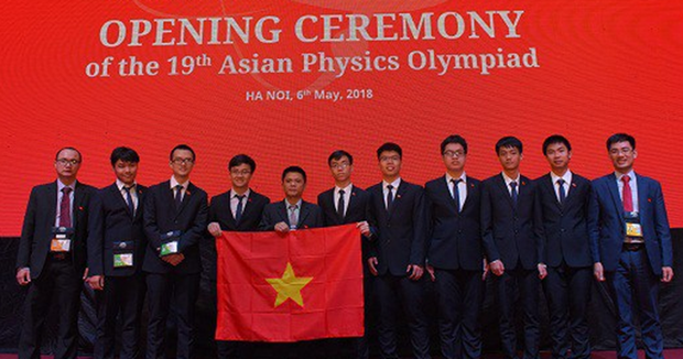 Vietnam bags four golds at 19th Asian Physics Olympiad hinh anh 1