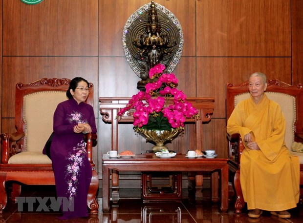 HCM City’s leaders extend greetings on Buddha’s birthday hinh anh 1