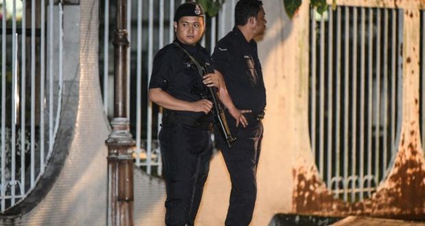 Malaysian police search former PM Najib Razak’s home, office hinh anh 1