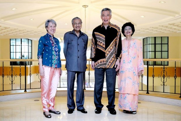 Singapore Prime Minister visits Malaysia to boost ties hinh anh 1