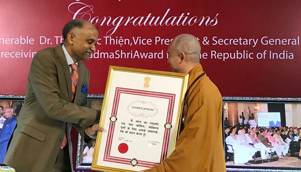 Most Venerable Thich Duc Thien receives India’s noble award hinh anh 1
