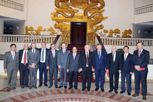 PM Nguyen Xuan Phuc hosts leaders of Argentinean provinces hinh anh 1
