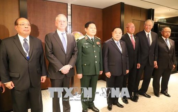 US defence chief vows to reinforce security ties with ASEAN hinh anh 1