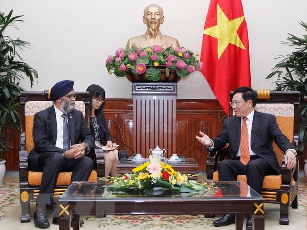 Vietnam, Canada forge defence cooperation hinh anh 1
