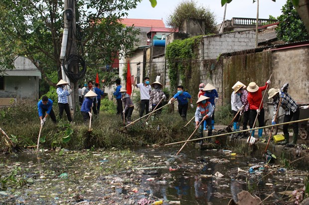 Religious followers in Hanoi join hands to protect environment hinh anh 1