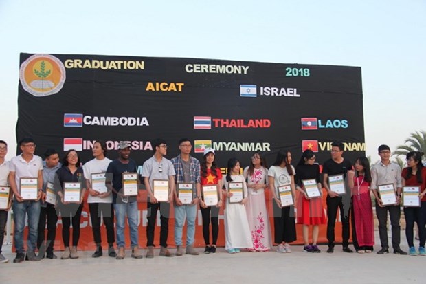Vietnamese students graduate from agricultural course in Israel hinh anh 1