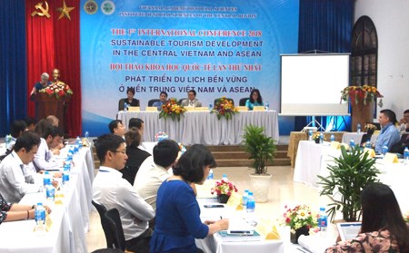Conference looks to develop tourism in ASEAN, central Vietnam hinh anh 1