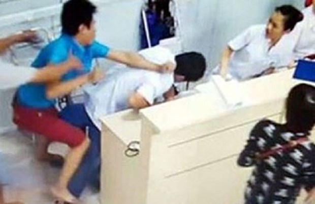 Experts: Violence against medical staff should be prevented hinh anh 1