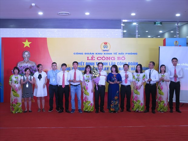 Trade union set up in LG Display Vietnam-Hai Phong hinh anh 1