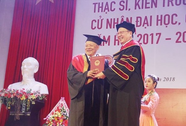 85-year-old man goes back to school to earn MBA degree hinh anh 1