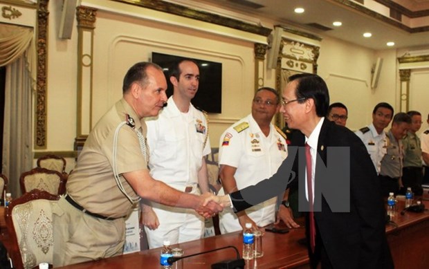 HCM City leader receives foreign military attache delegation in Vietnam hinh anh 1