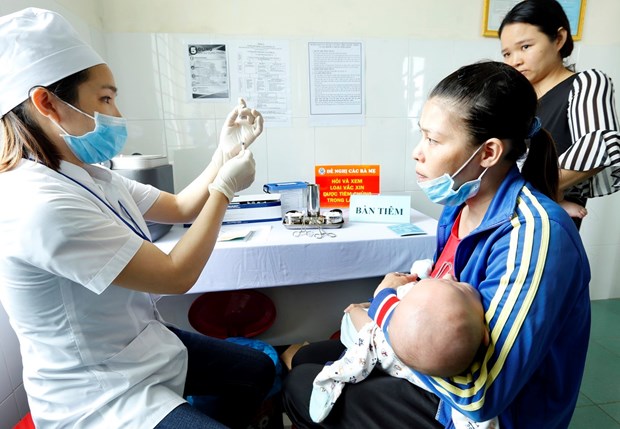 Vietnam boosts hepatitis B vaccination for newborns in remote areas hinh anh 1