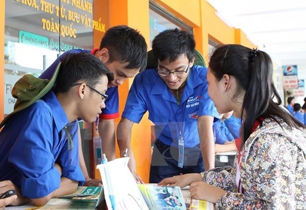 Assistance provided for needy students during high school exam hinh anh 1