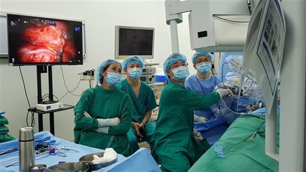 Vietnam has first-ever robot-assisted kidney removal surgery hinh anh 1