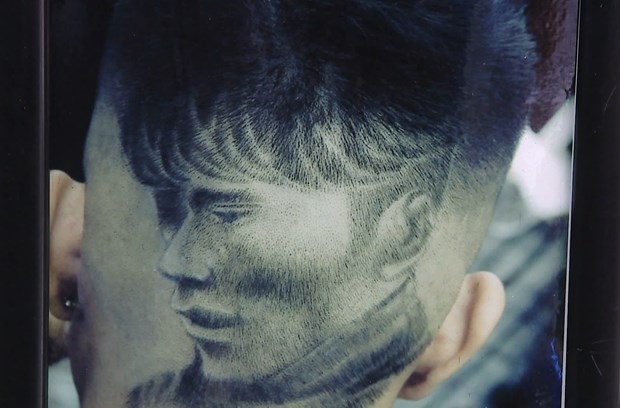 Fans enjoy World Cup with special haircuts hinh anh 2