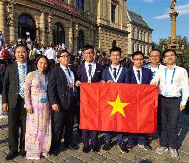 Vietnamese students shine at Int’l Chemistry Olympiad hinh anh 1
