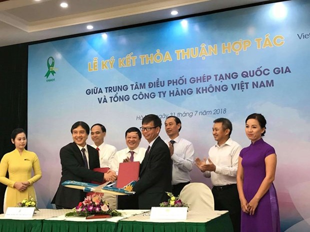 Vietnam Airlines pledges to support tissue, organ transportation hinh anh 1