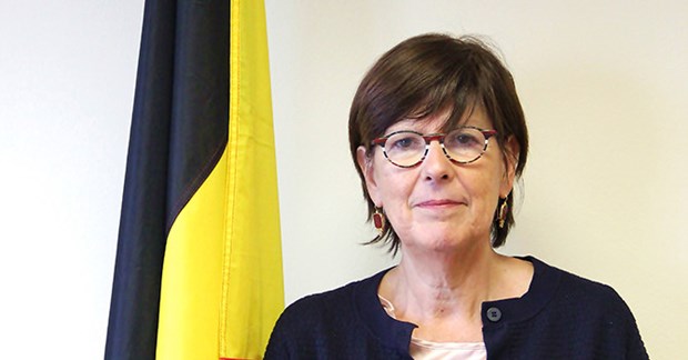Outgoing Belgian ambassador receives friendship insignia hinh anh 1