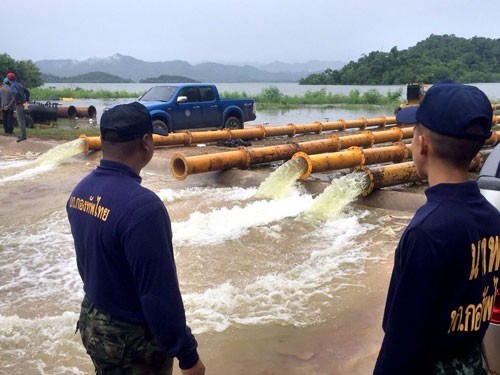 Thailand faces extensive floods due to heavy rain hinh anh 1