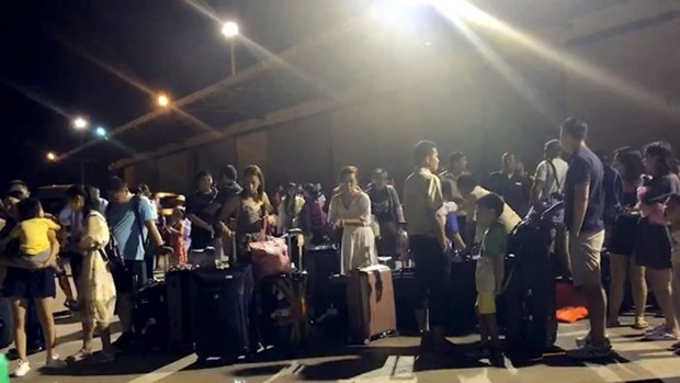 Thailand evacuates tourists off Phuket island hinh anh 1