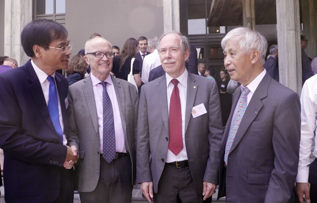 Meeting brings latest astronomical knowledge to VN scientists hinh anh 1