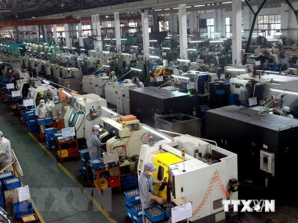 Gov’t aims to boost logistics by cutting costs hinh anh 1