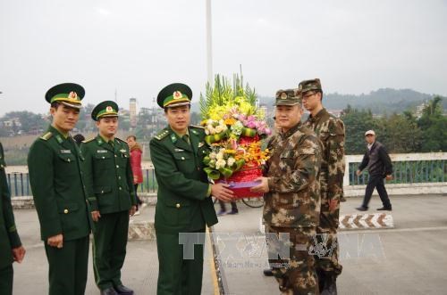 Lao Cai border guards maintain sound partnership with Chinese peers hinh anh 1