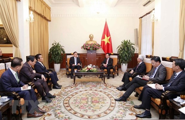 Deputy PM receives VN’s Honorary Consul General in RoK hinh anh 1