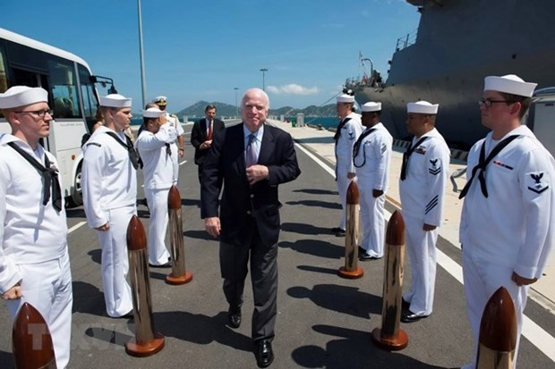 Leaders send sympathies over passing of US Senator John McCain hinh anh 1