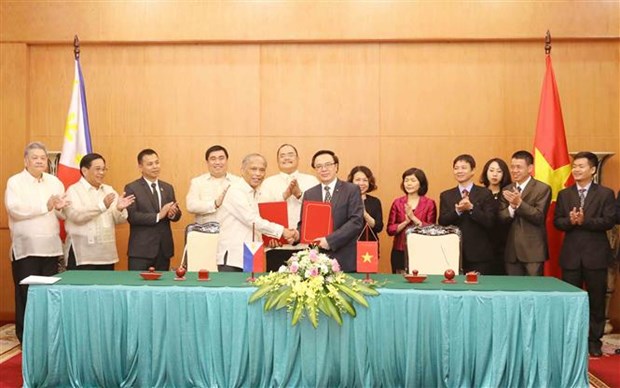Vietnamese, Philippine ruling parties foster cooperation hinh anh 1