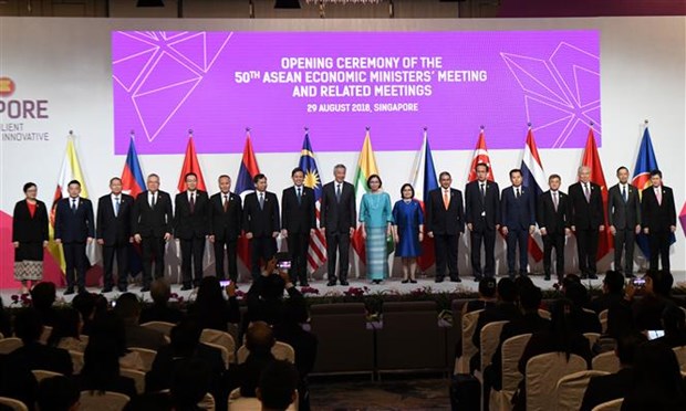 50th ASEAN Economic Ministers Meeting opens in Singapore hinh anh 1