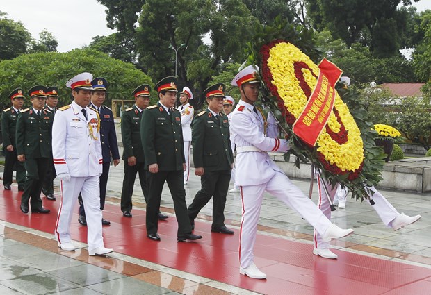 National leaders pay tribute to late President Ho Chi Minh on National Day hinh anh 3