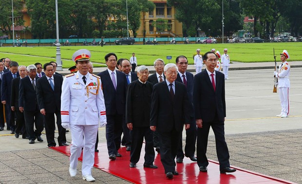 National leaders pay tribute to late President Ho Chi Minh on National Day hinh anh 2