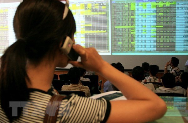Stock market pins hopes on foreign investors in September hinh anh 1