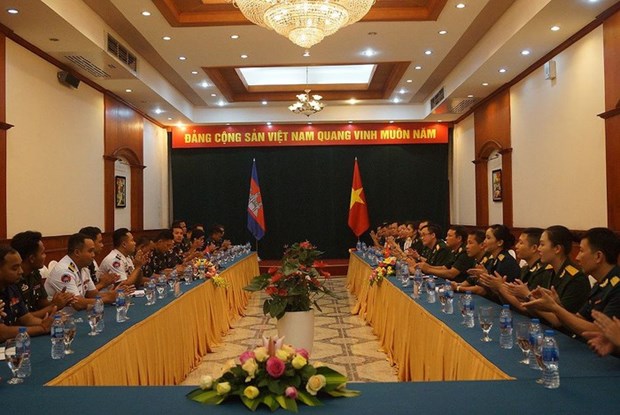 Vietnamese, Cambodian young officers foster exchange hinh anh 1