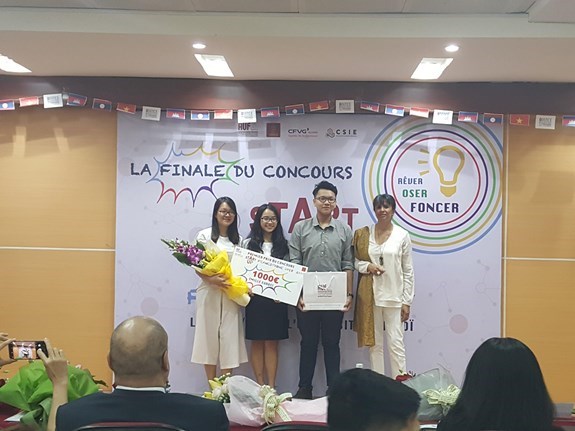Vietnamese students triumph Francophone startup contest hinh anh 1