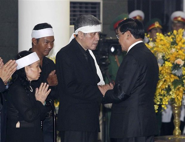 Foreign delegations pay last respect to former Party chief Do Muoi hinh anh 1