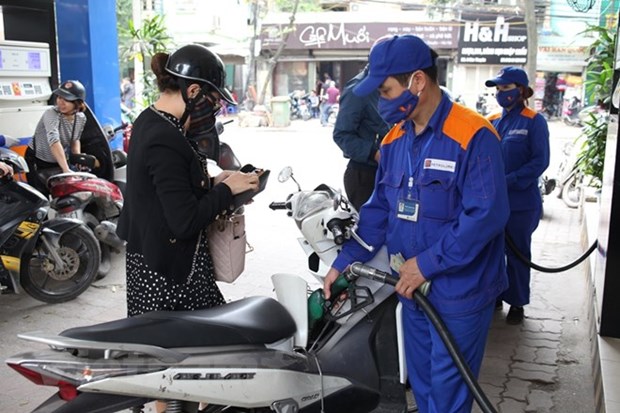 Fuel prices set to put pressure on inflation hinh anh 1