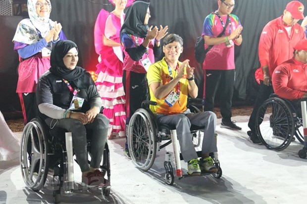 VN’s swimmer honoured at Asian Para Games closing ceremony hinh anh 1