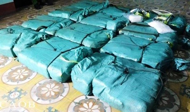 Quang Binh busts largest meth smuggling case hinh anh 1