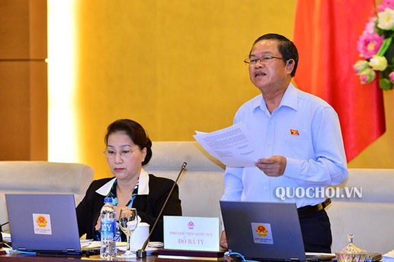 Lawmakers approve continued pilot e-visa issuance for foreigners hinh anh 1